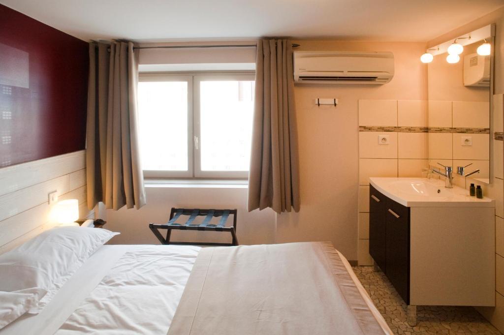 Comptoir Et Dependances Hotel Frontonas Kamer foto
